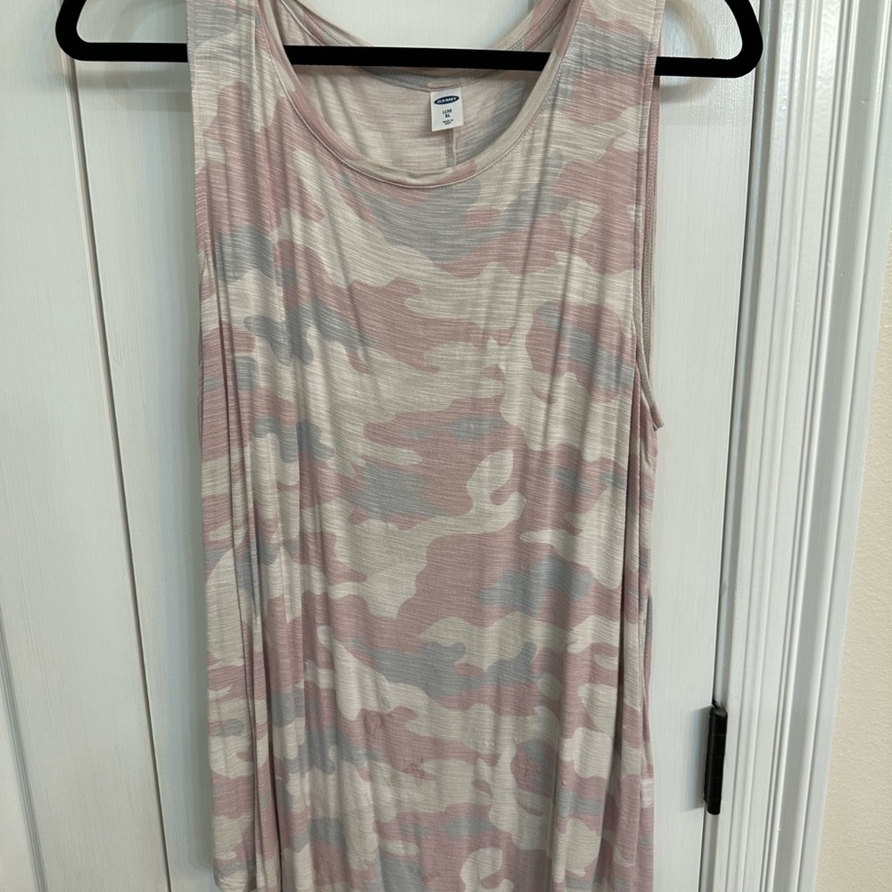 Old Navy Women's Pink Camo Tank Top
